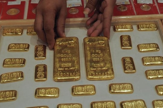 Giá vàng hôm nay 7/3: Đồng loạt giảm