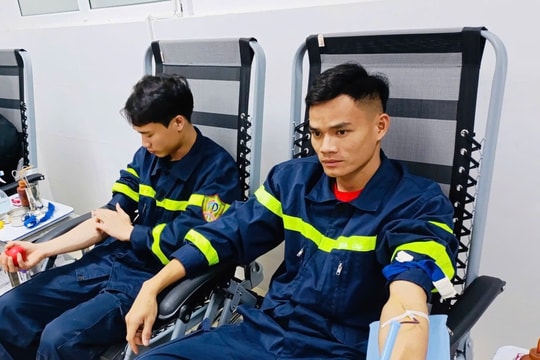 Cán bộ, chiến sĩ Cảnh sát PCCC hiến máu giúp bệnh nhân qua cơn nguy kịch