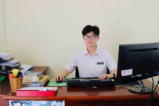 Người con vùng biên giới phía Bắc làm Thư ký Tòa án tại miền Tây