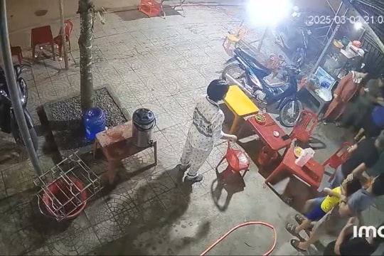 Mâu thuẫn tại quán ăn, bé trai bị ném trúng đầu phải nhập viện