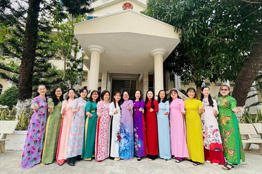 Phụ nữ TAND tỉnh Sóc Trăng duyên dáng với tà áo dài