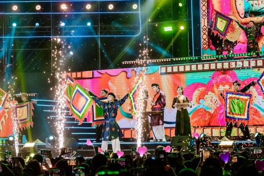 Hàng nghìn khán giả bùng nổ với ‘Trống Cơm’ tại live concert Trạm Yêu