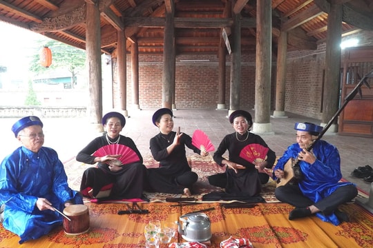 Giữ câu ca cũ, níu hồn di sản