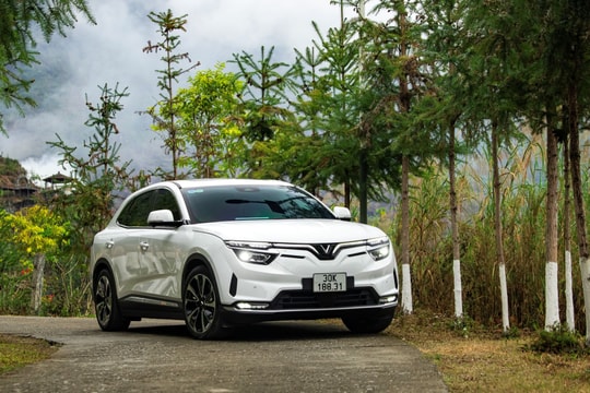 Xe điện VinFast thêm 6 tháng miễn phí sạc: Dùng “mòn cả lốp” vẫn được tặng quà