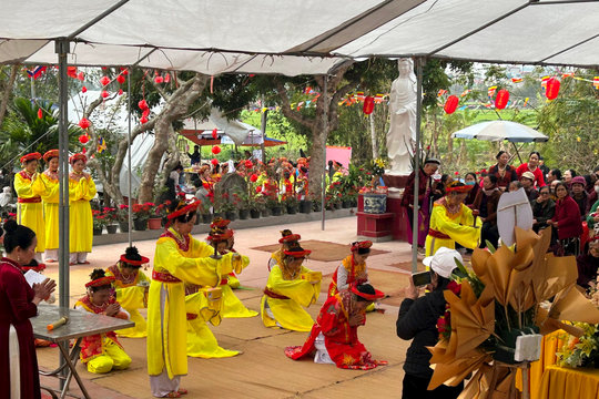 Hội làng khu phố Hà Liễu