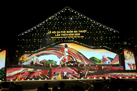 'Điểm đến của cà phê thế giới' thăng hoa trong đêm khai mạc