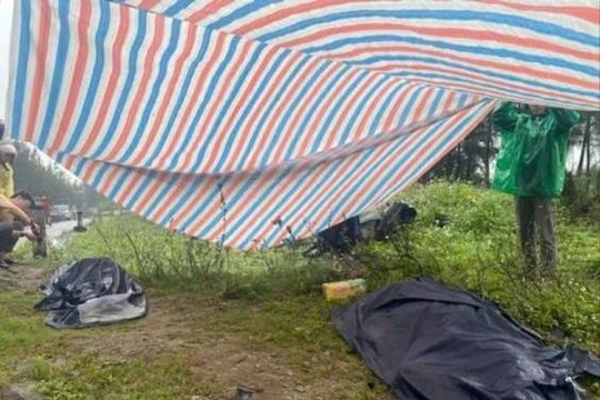 Hà Tĩnh: Phát hiện hai người đàn ông tử vong bên đường