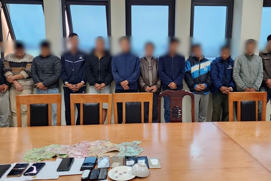 Bắt quả tang 12 đối tượng đánh bạc “xóc đĩa”