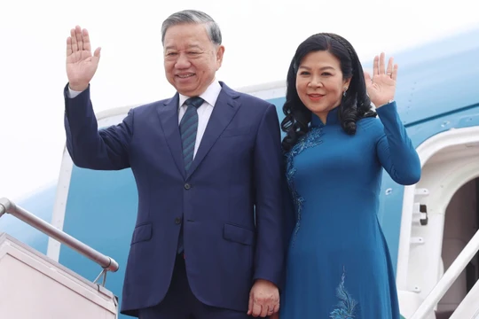 Tổng Bí thư Tô Lâm và Phu nhân Ngô Phương Ly bắt đầu thăm chính thức Cộng hòa Singapore