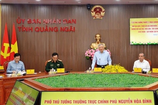 Phó Thủ tướng Thường trực Nguyễn Hòa Bình làm việc tại Quảng Ngãi