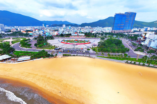 Bắn pháo hoa mừng kỷ niệm 50 năm Ngày giải phóng tỉnh Bình Định