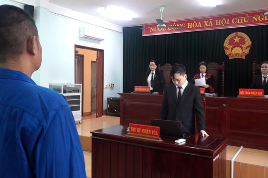 Rủ nhau đi cướp tài sản, cùng nhau vào tù