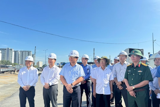 Chủ tịch UBND TP.HCM khảo sát thực địa nút giao hiện đại nhất thành phố