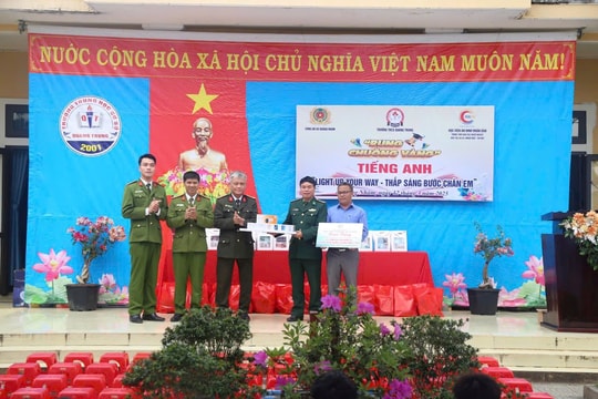 Mô hình 'Thắp sáng bước chân em, tại huyện vùng cao A Lưới