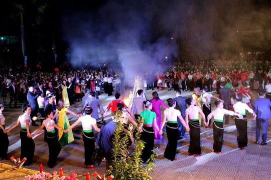 Mường Trời khai hội