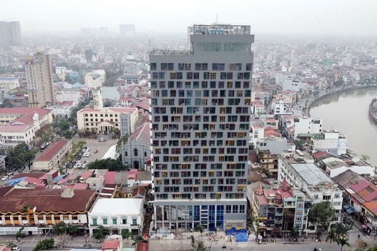 Chủ đầu tư, các nhà thầu khách sạn 22 tầng bị phạt hàng trăm triệu đồng