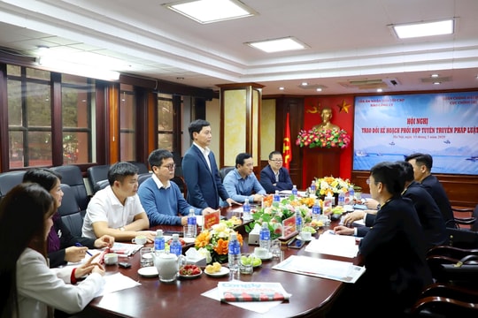 Báo Công lý tăng cường phối hợp với Quân chủng Hải quân trong công tác tuyên truyền