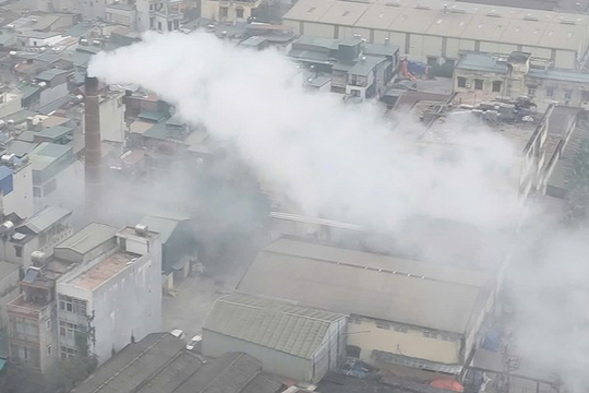 UBND TP. Hà Nội: Kiểm tra thông tin nhà máy dệt tại Hoàng Mai xả khói thải gây ô nhiễm