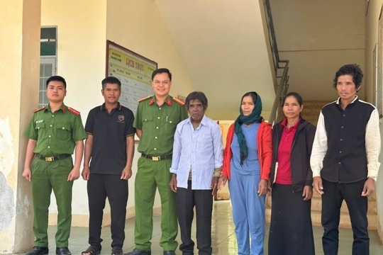 Công an giúp đỡ cụ ông đi lạc hơn 200km về nhà an toàn