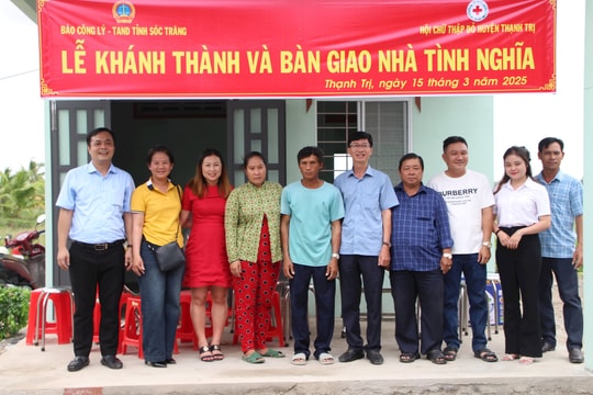 Báo Công lý phối hợp trao tặng nhà tình nghĩa và học bổng tại tỉnh Sóc Trăng