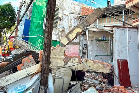 Sập tường khi đang tháo dỡ mặt bằng