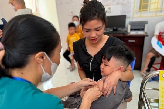 Thủ tướng yêu cầu đẩy nhanh tiêm chủng vaccine phòng, chống bệnh sởi
