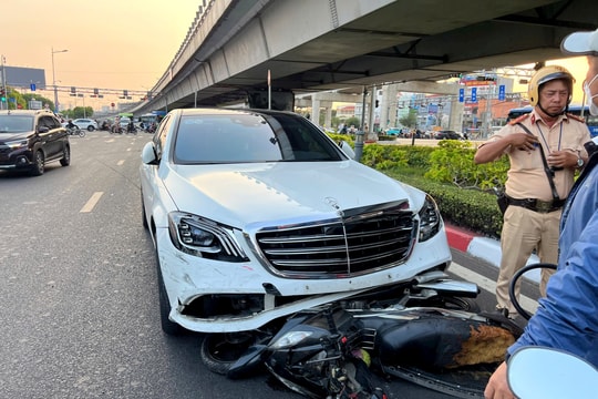 Nữ tài xế xe sang gây tai nạn liên hoàn tại ngã tư