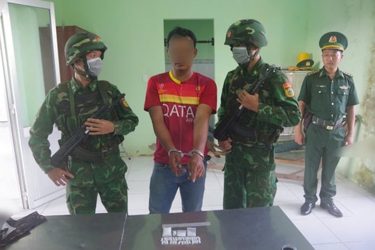 Bắt giữ đối tượng tàng trữ trái phép chất ma túy