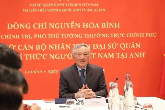 Phát huy vai trò của trí thức Việt tại Anh trong xây dựng trung tâm tài chính quốc tế