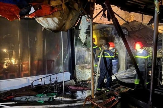 TP.HCM: Chợ Thanh Đa cháy dữ dội trong đêm