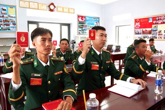 Đại hội điểm chi bộ Đồn Biên phòng cửa khẩu Cảng Năm Căn