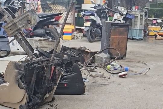 Căn nhà cấp 4 bị "bà hỏa" ghé thăm