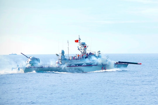 Đề xuất thêm quy định về tàu quân sự Việt Nam đi nước ngoài