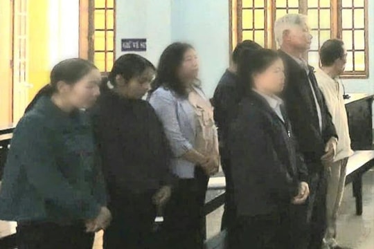 Hoãn phiên tòa vụ cựu lãnh đạo huyện và xã cấp khống 14 Giấy CNQSDĐ