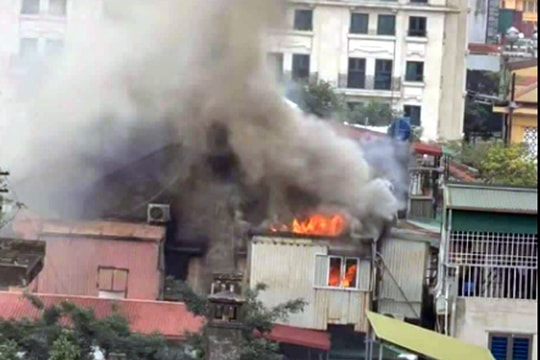 Hà Nội: Cháy khu tập thể cũ tại Hoàn Kiếm