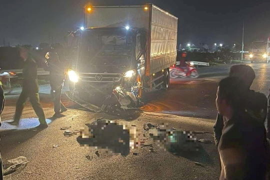 2 thanh niên tử vong sau cú đâm trực diện vào ô tô