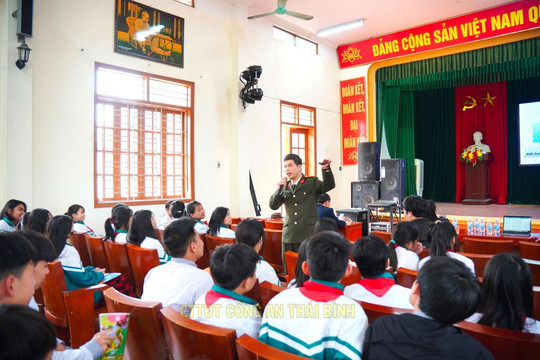 Tuyên truyền nâng cao kiến thức cho học sinh về an toàn giao thông