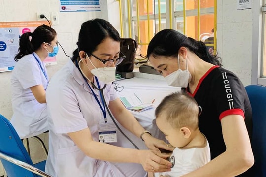 Tăng tốc hoàn thành tiêm vắc xin sởi trước 30/3