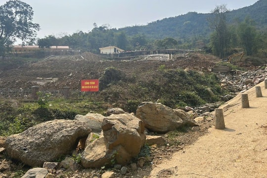 Xử lý việc sạt lở Trường Phổ thông dân tộc nội trú Trung Lý