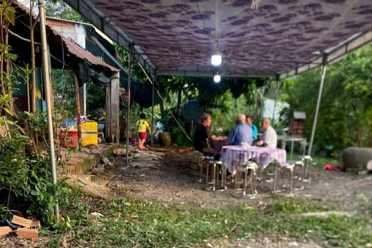 Nam sinh lớp 9 tử vong khi rút dây sạc điện thoại