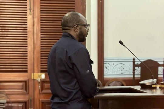 Sử dụng hộ chiếu giả để mở tài khoản ngân hàng