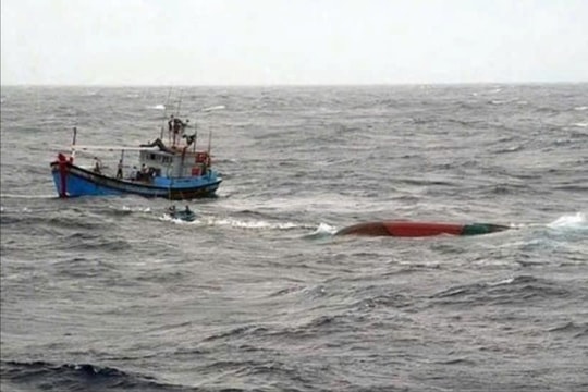 Nhanh chóng tiếp cận hiện trường vụ chìm tàu trên biển