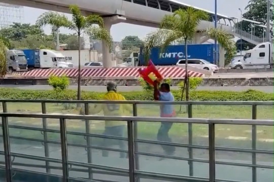 Bảo vệ Metro đánh nhau với tài xế công nghệ