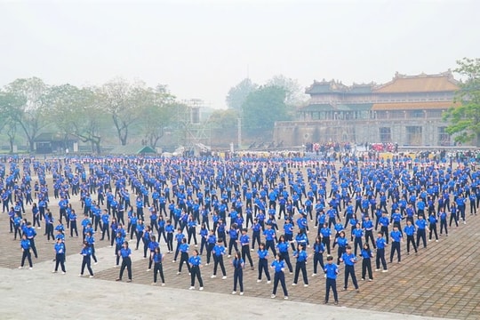 Chương trình đồng diễn Semaphore với hơn 1.000 người tham dự