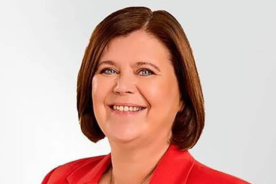 Bộ trưởng Giáo dục Iceland thừa nhận có con với thiếu niên