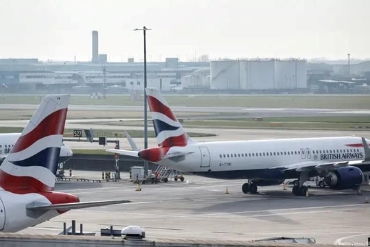 Anh điều tra vụ đóng cửa sân bay Heathrow