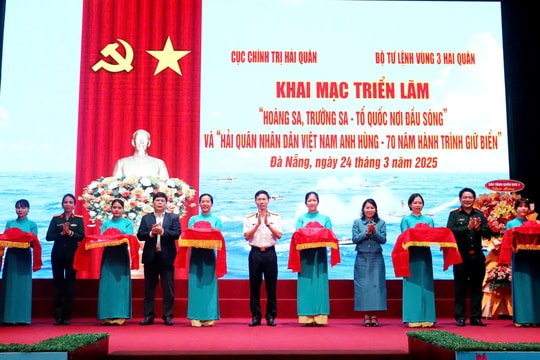 Triển lãm 'Hải quân nhân dân Việt Nam anh hùng - 70 năm hành trình giữ biển'