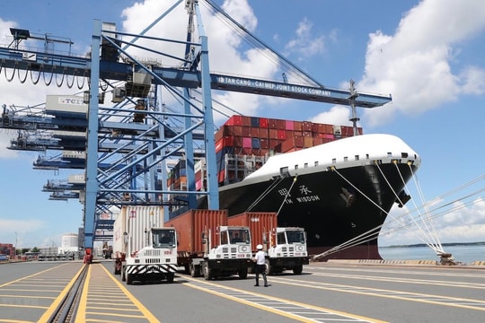 Phải lập hóa đơn khi chuyển giao hàng hóa xuất khẩu dù chưa thu được tiền