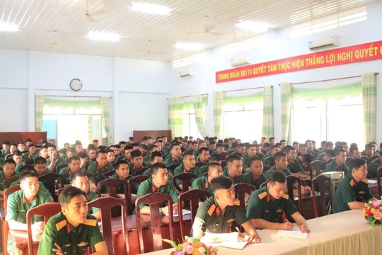 TAQS Quân khu 7 tuyên truyền, phổ biến giáo dục pháp luật cho chiến sĩ mới