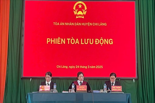 Phiên tòa lưu động giáo dục pháp luật cho hàng trăm học sinh
